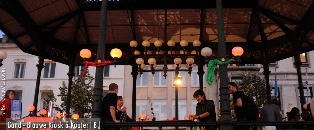 De Blauwe Kiosk sur la place Kouter à Gand/Gent en Flandre en Belgique.