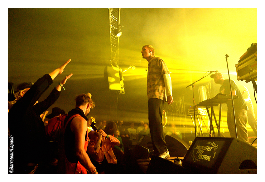 ADULT DVD le 1er août 2025 pendant l'Absolutely Free Festival à Genk en Belgique.