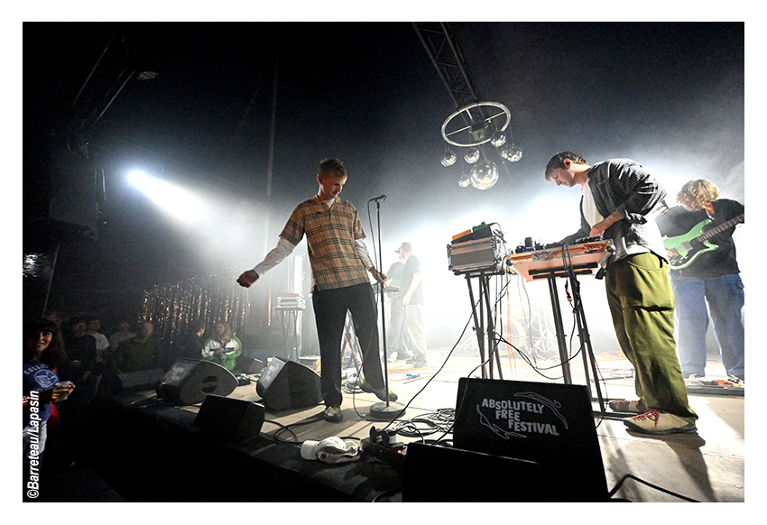 ADULT DVD le 1er août 2025 pendant l'Absolutely Free Festival à Genk en Belgique.