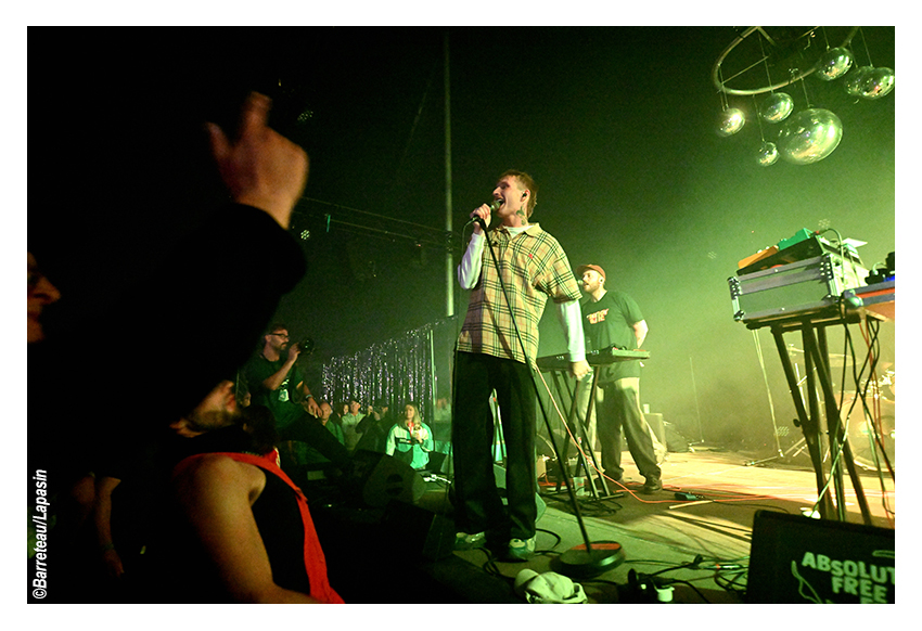 ADULT DVD le 1er août 2025 pendant l'Absolutely Free Festival à Genk en Belgique.