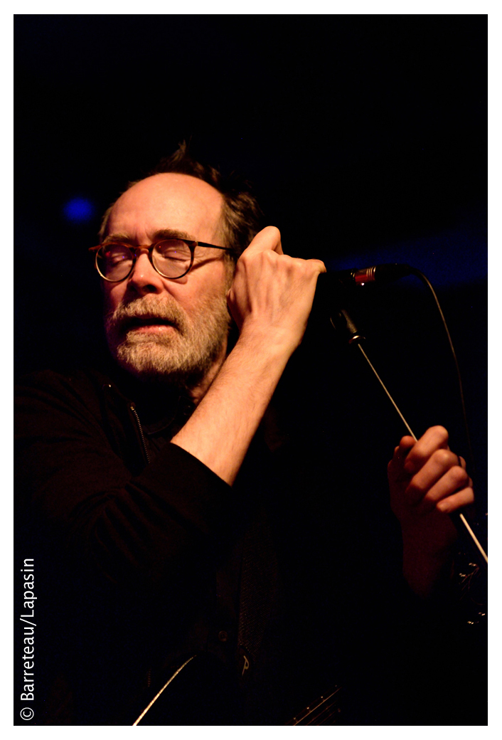 Les photos d'Arto Lindsay en concert au Het Bos à Anvers/Anwerpen en Belgique.