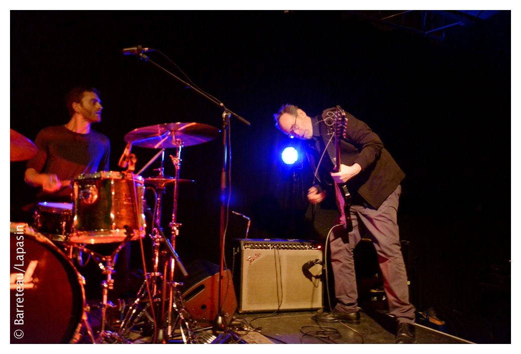 Les photos d'Arto Lindsay en concert au Het Bos à Anvers/Anwerpen en Belgique.