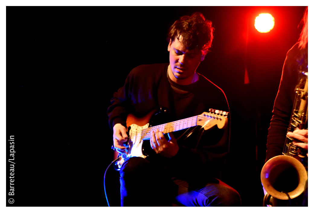 Les photos d'Arto Lindsay en concert au Het Bos à Anvers/Anwerpen en Belgique.