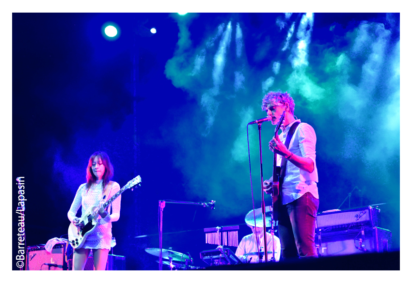BLONDE REDHEAD en concert le 01/09/2018 dans le cadre du festival Settembre sur la place du Duomo à Prato en Italie.