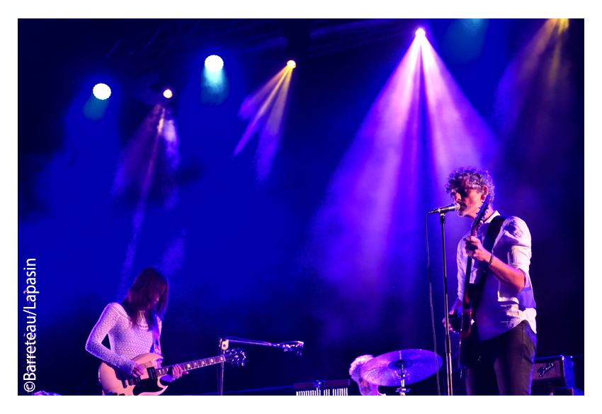 BLONDE REDHEAD en concert le 01/09/2018 dans le cadre du festival Settembre sur la place du Duomo à Prato en Italie.