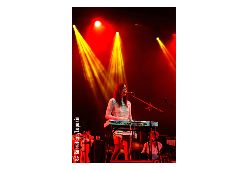 BLONDE REDHEAD en concert le 01/09/2018 dans le cadre du festival Settembre sur la place du Duomo à Prato en Italie.