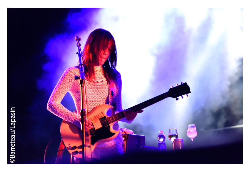 BLONDE REDHEAD en concert le 01/09/2018 dans le cadre du festival Settembre sur la place du Duomo à Prato en Italie.