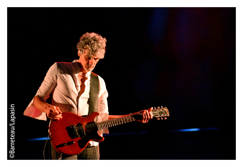 BLONDE REDHEAD en concert le 01/09/2018 dans le cadre du festival Settembre sur la place du Duomo à Prato en Italie.