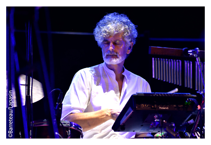 BLONDE REDHEAD en concert le 01/09/2018 dans le cadre du festival Settembre sur la place du Duomo à Prato en Italie.