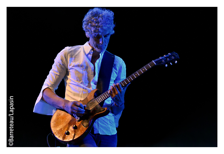BLONDE REDHEAD en concert le 01/09/2018 dans le cadre du festival Settembre sur la place du Duomo à Prato en Italie.