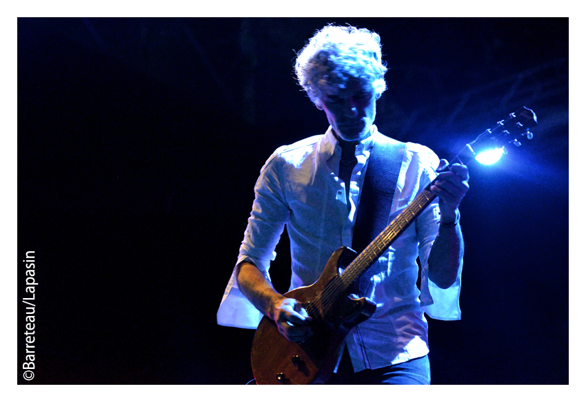 BLONDE REDHEAD en concert le 01/09/2018 dans le cadre du festival Settembre sur la place du Duomo à Prato en Italie.