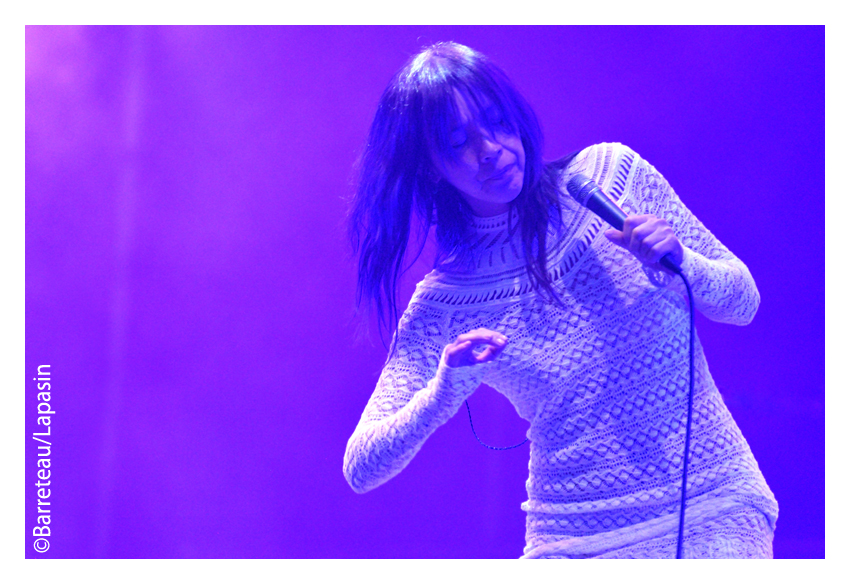 BLONDE REDHEAD en concert le 01/09/2018 dans le cadre du festival Settembre sur la place du Duomo à Prato en Italie.