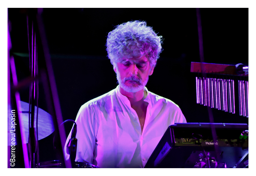 BLONDE REDHEAD en concert le 01/09/2018 dans le cadre du festival Settembre sur la place du Duomo à Prato en Italie.
