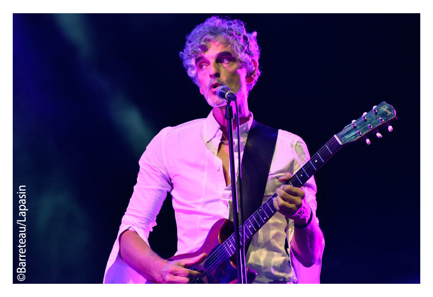 BLONDE REDHEAD en concert le 01/09/2018 dans le cadre du festival Settembre sur la place du Duomo à Prato en Italie.