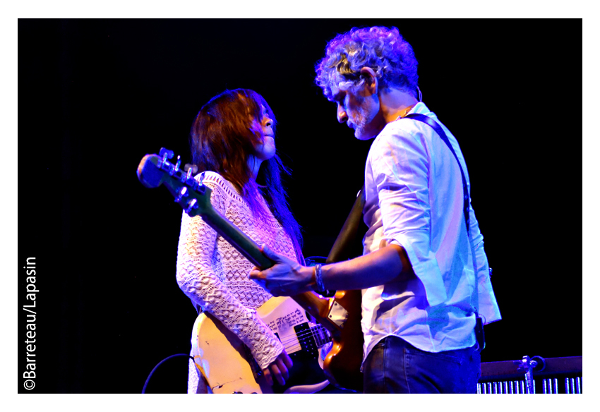 BLONDE REDHEAD en concert le 01/09/2018 dans le cadre du festival Settembre sur la place du Duomo à Prato en Italie.