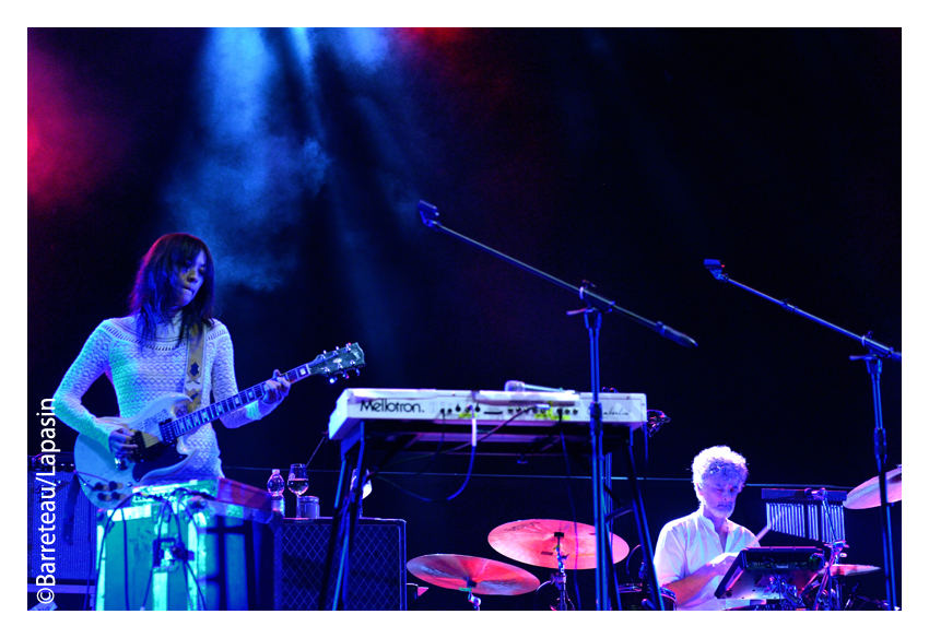 BLONDE REDHEAD en concert le 01/09/2018 dans le cadre du festival Settembre sur la place du Duomo à Prato en Italie.