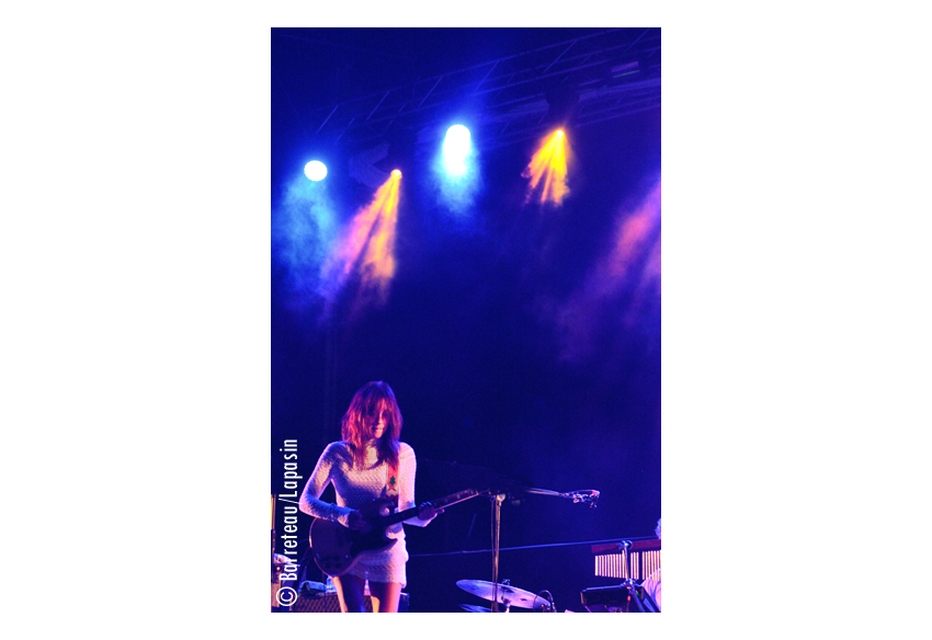 BLONDE REDHEAD en concert le 01/09/2018 dans le cadre du festival Settembre sur la place du Duomo à Prato en Italie.