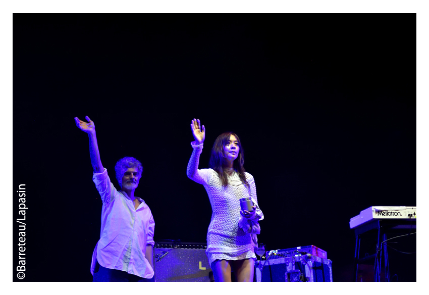 BLONDE REDHEAD en concert le 01/09/2018 dans le cadre du festival Settembre sur la place du Duomo à Prato en Italie.