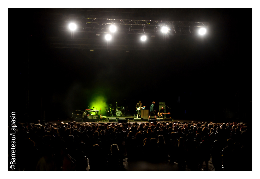 BLONDE REDHEAD en concert le 01/09/2018 dans le cadre du festival Settembre sur la place du Duomo à Prato en Italie.