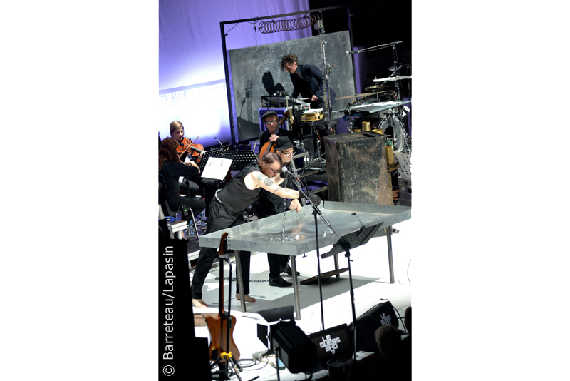 EINSTÜRZENDE NEUBAUTEN en concert le 20 novembre 2014 à Le Guess Who ? à Utrecht aux Pays-Bas.