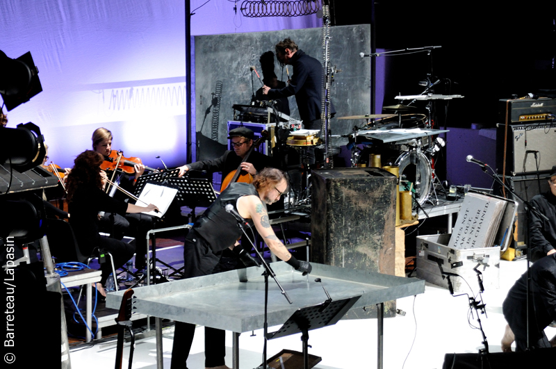EINSTÜRZENDE NEUBAUTEN en concert le 20 novembre 2014 à Le Guess Who ? à Utrecht aux Pays-Bas.