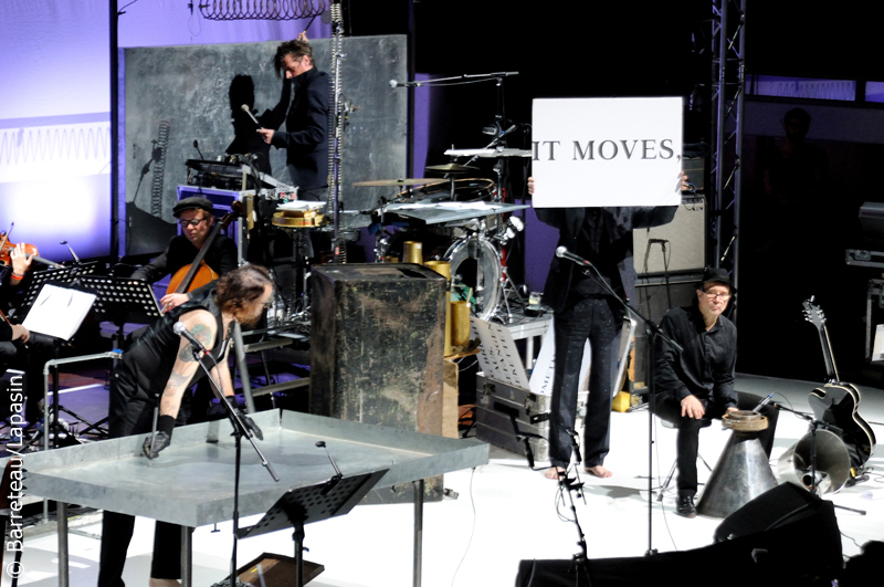 EINSTÜRZENDE NEUBAUTEN en concert le 20 novembre 2014 à Le Guess Who ? à Utrecht aux Pays-Bas.