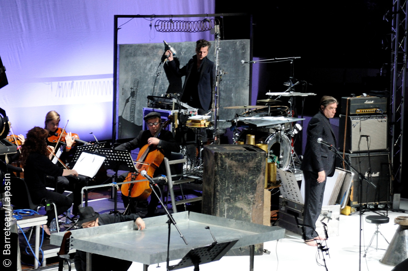 EINSTÜRZENDE NEUBAUTEN en concert le 20 novembre 2014 à Le Guess Who ? à Utrecht aux Pays-Bas.