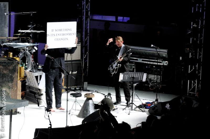EINSTÜRZENDE NEUBAUTEN en concert le 20 novembre 2014 à Le Guess Who ? à Utrecht aux Pays-Bas.