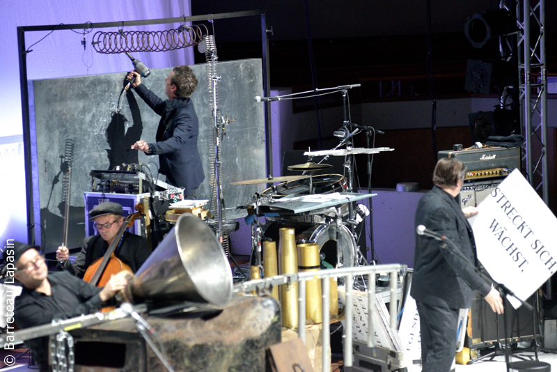 EINSTÜRZENDE NEUBAUTEN en concert le 20 novembre 2014 à Le Guess Who ? à Utrecht aux Pays-Bas.