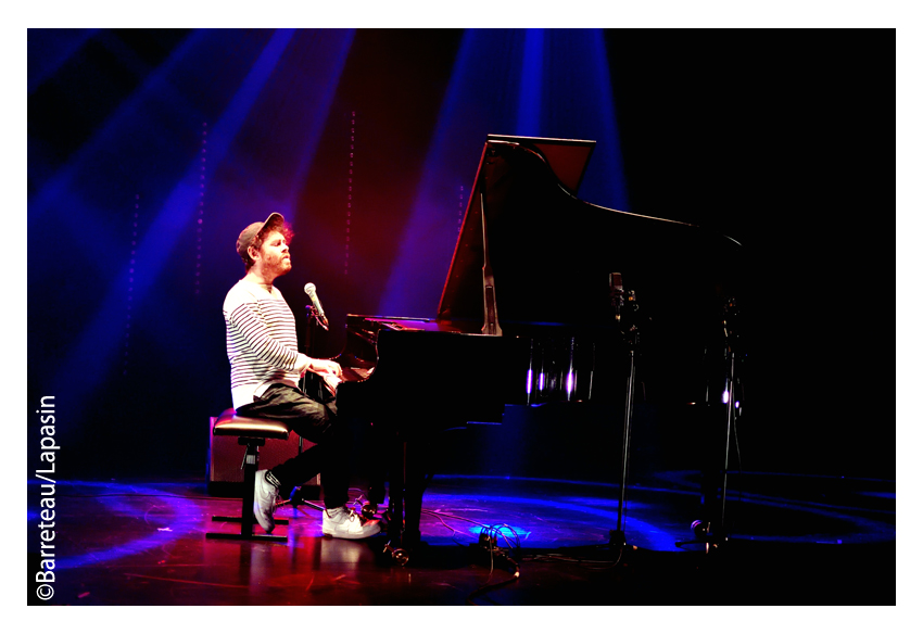 Gabriel Kahane au Little Waves le 13 avril 2019 à Genk en Belgique.