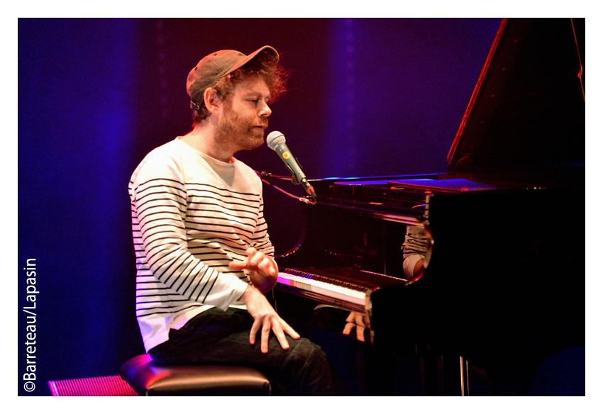 Gabriel Kahane au Little Waves le 13 avril 2019 à Genk en Belgique.