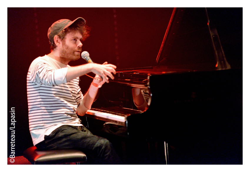 Gabriel Kahane au Little Waves le 13 avril 2019 à Genk en Belgique.