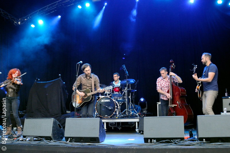 Des photos de GREAT LAKE SWIMMERS en concert le 20 septembre 2015 à Muzentuin pour l'INCUBATE à Tilburg |NL|