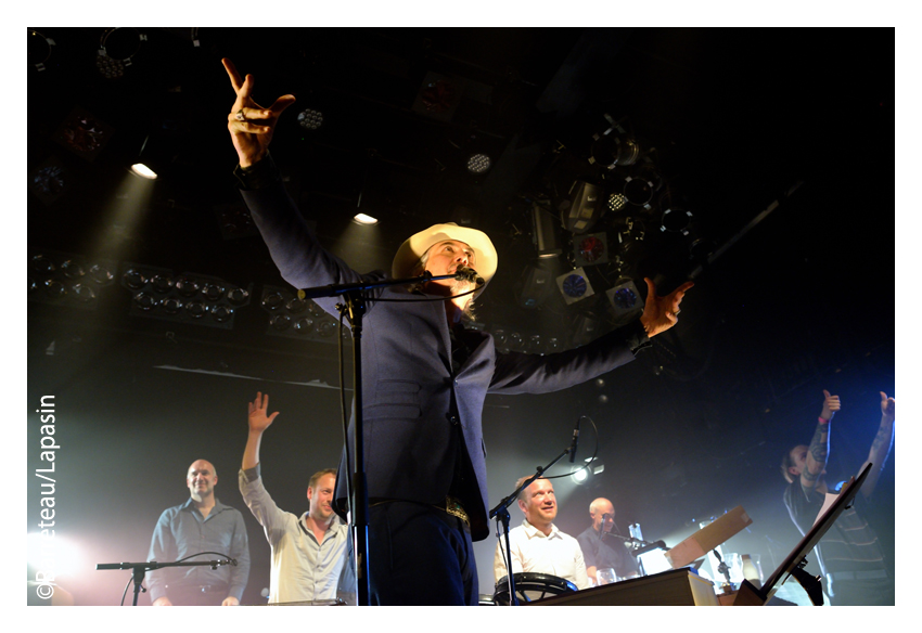 Les photos de Howe GELB en concert le 1er mai 2019 au festival les Aralunaires à Arlon en Belgique.