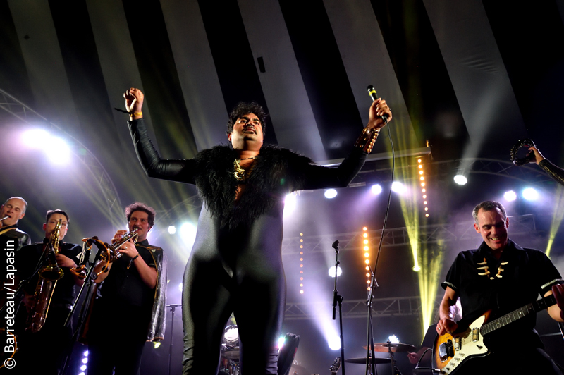 KING KHAN AND THE SHRINES en concert le 4 août 2017 au Micro Festival à Liège en Belgique.