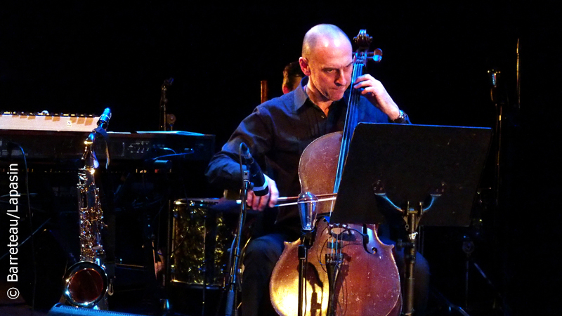 Les photos de TINDERSTICKS le 12 mars 2017 au Lieu Unique à Nantes en France. 