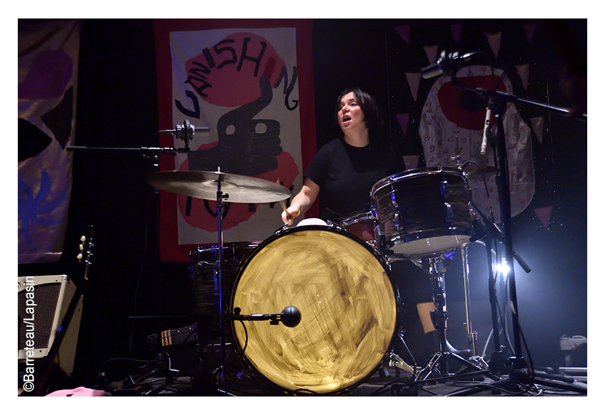 Les photos de VANISHING TWIN en concert le 23.11.2021 dans le cadre du Sonic City au de Pand.A à Courtrai/Kortrijk |B|.