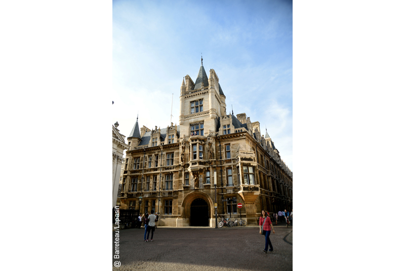 Les photos d'une balade dans le quartier de la salle The Cambridge Corn Exchange à Cambridge au Royaume-Uni.